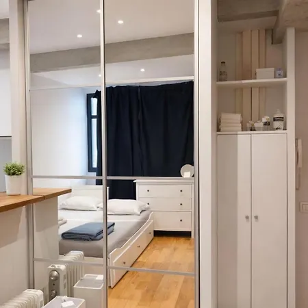 Very Large Batignolles, 17th Arrondissement * Parigi